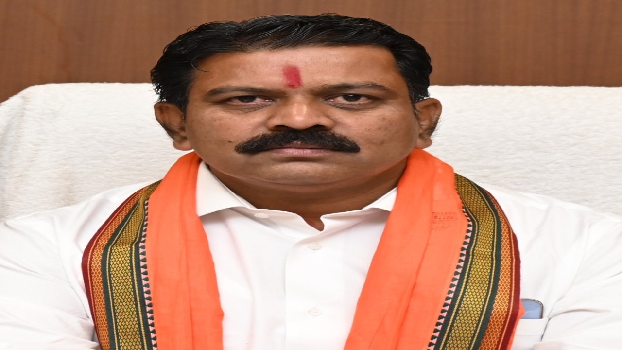 बैगा आदिवासियों की आवास राशि गायब, दो ठेकेदारों पर केस